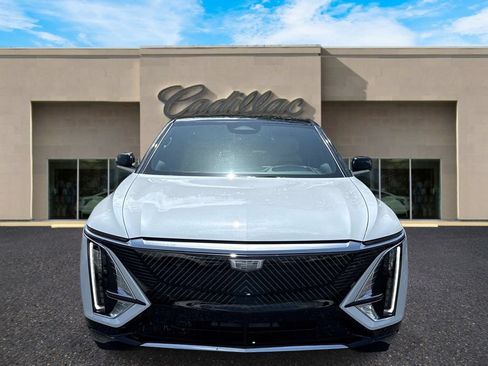 New 2026 Cadillac Lyriq Signature Luxury w/ LPO, Blue Accent Package AWD/4WD image 8