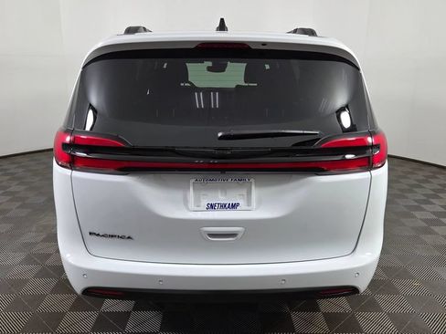 New 2025 Chrysler Pacifica Select w/ Fav Edition Package FWD image 6
