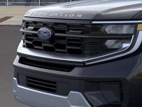 New 2025 Ford Expedition Max Platinum w/ Driver's Package image 17