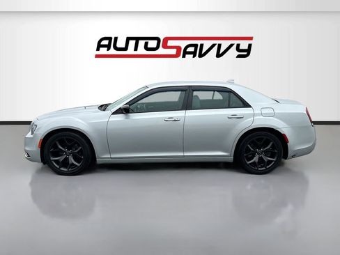 Used 2021 Chrysler 300 Touring w/ Sport Appearance Package image 4