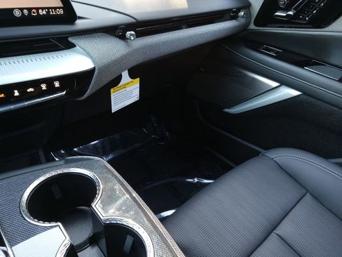 Used 2025 Cadillac Optiq Luxury 2 w/ LPO, Floor Liner Package image 21