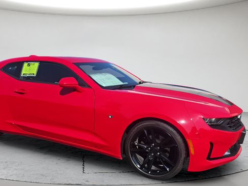 Used 2019 Chevrolet Camaro LT RWD image 2