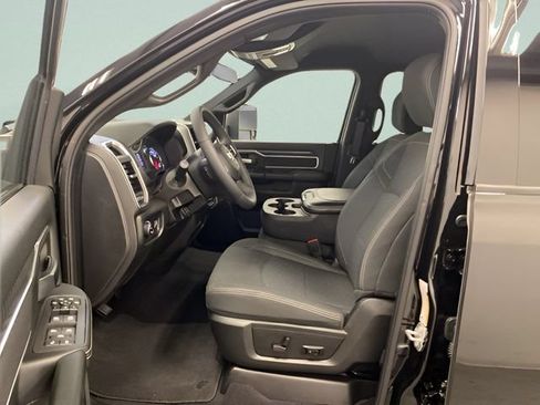 Used 2025 RAM 2500 Big Horn AWD/4WD image 9