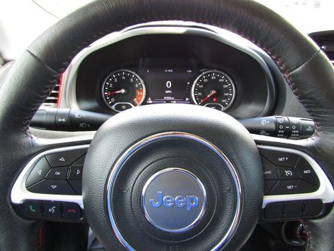 Used 2016 Jeep Renegade Trailhawk AWD/4WD image 11