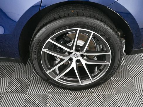 Certified 2025 Porsche Macan image 38