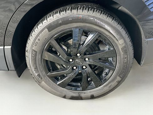 Used 2024 Chevrolet Equinox LS w/ Midnight Edition image 11