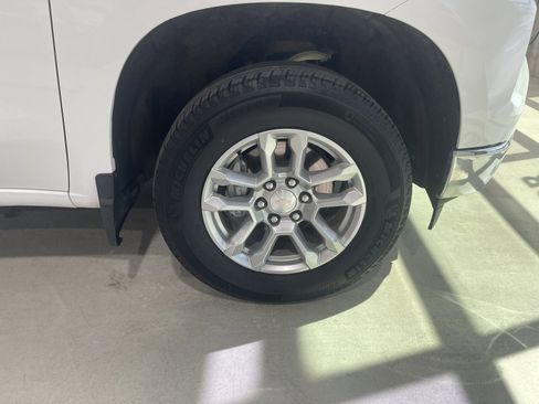 Used 2024 Chevrolet Silverado 1500 LT AWD/4WD image 10