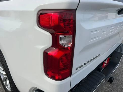 Used 2020 Chevrolet Silverado 1500 LT w/ Convenience Package AWD/4WD image 18