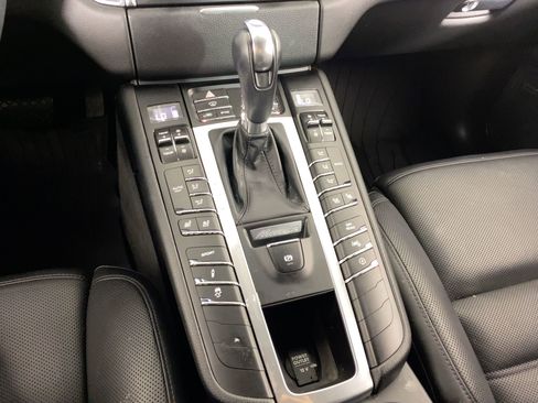 Used 2018 Porsche Macan Turbo w/ Premium Package Plus image 17