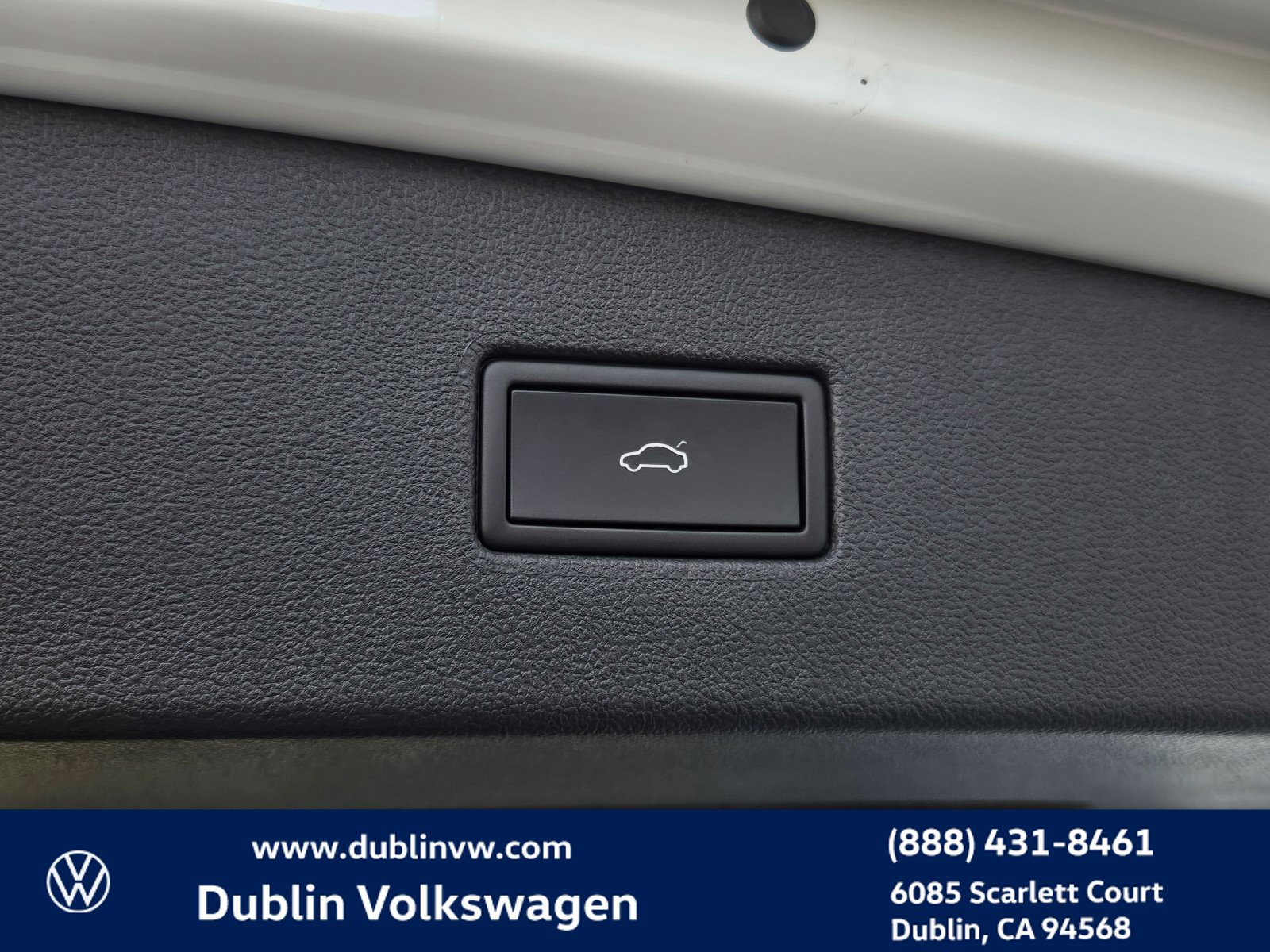 Certified 2024 Volkswagen Tiguan SE w/ Panoramic Sunroof Package AWD/4WD image 25