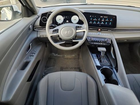 Used 2025 Hyundai Elantra SEL FWD image 16