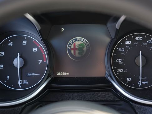 Used 2023 Alfa Romeo Stelvio Ti AWD/4WD image 30