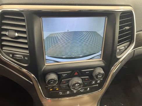 Used 2017 Jeep Grand Cherokee Limited AWD/4WD image 18