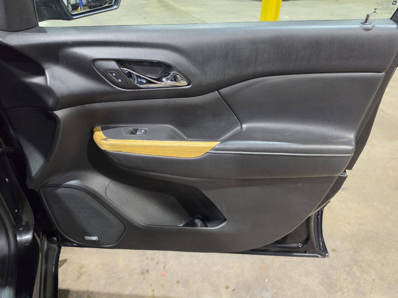 Used 2017 GMC Acadia Denali w/ LPO, Protection Package AWD/4WD image 39