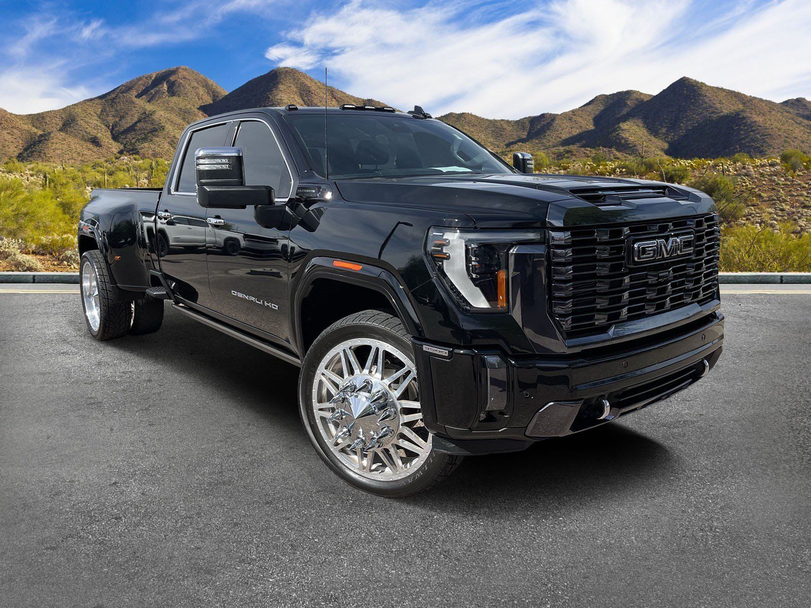 Used 2024 GMC Sierra 3500 Denali Ultimate AWD/4WD image 3
