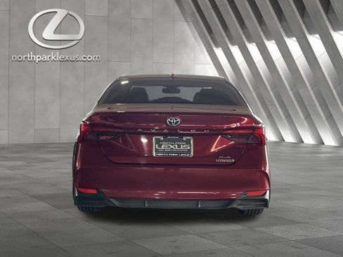 Used 2022 Toyota Avalon XLE w/ Moonroof Package image 8