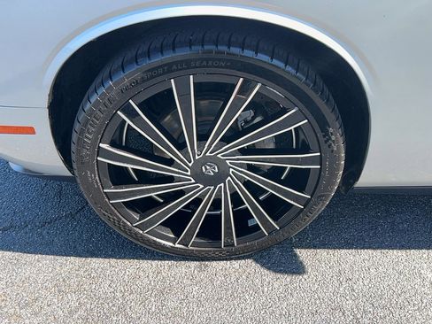Used 2021 Dodge Challenger SXT w/ Plus Package RWD image 9