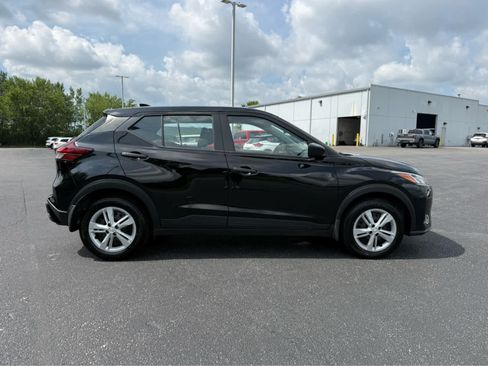 Used 2025 Nissan Kicks Play S FWD image 9