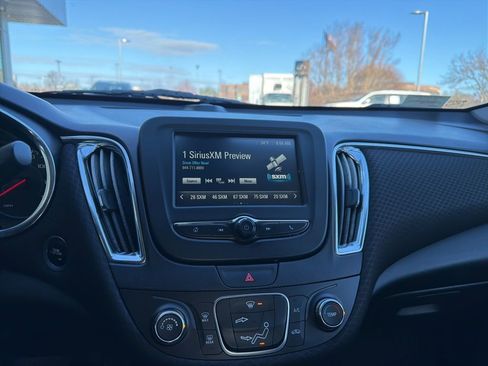 Used 2018 Chevrolet Malibu LT image 33