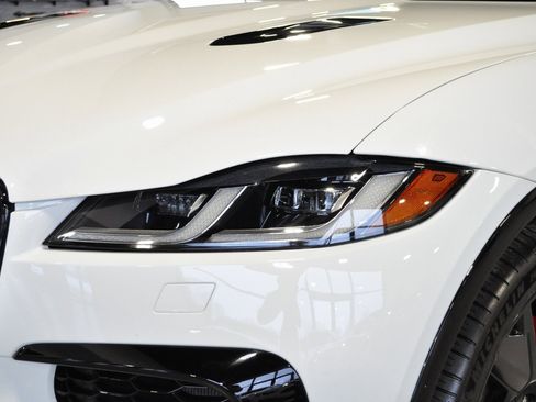Used 2022 Jaguar F-PACE SVR image 13