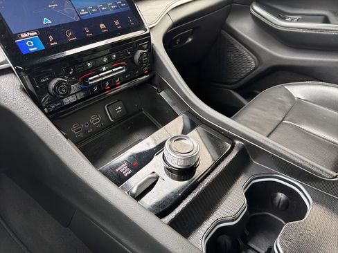 Certified 2024 Jeep Grand Cherokee L Limited w/ Luxury Tech Group II image 18