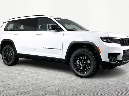 New 2025 Jeep Grand Cherokee L Laredo image 3