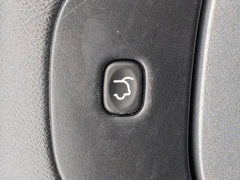 Used 2017 Jeep Cherokee Latitude w/ Comfort/Convenience Group image 26