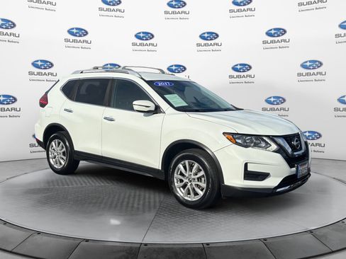 Used 2017 Nissan Rogue SV AWD/4WD image 7