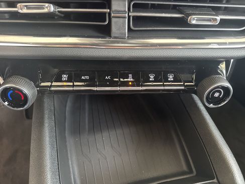 New 2026 Chevrolet Equinox EV LT image 24