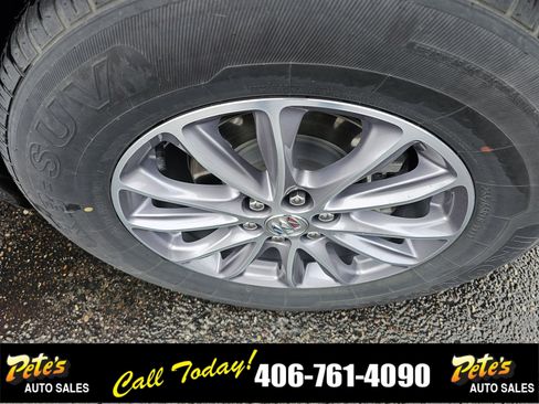 Used 2024 Buick Enclave Premium image 11