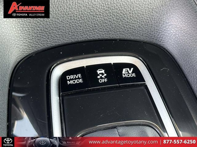 Certified 2025 Toyota Corolla LE FWD image 33