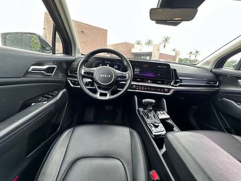 Used 2025 Kia Sportage EX FWD image 11