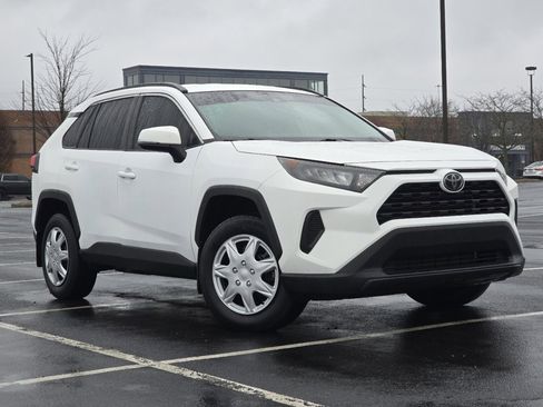 Used 2020 Toyota RAV4 LE image 2