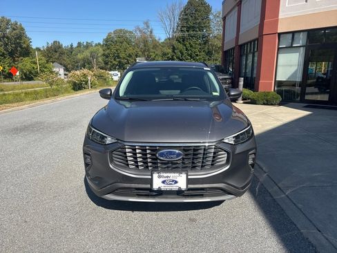New 2024 Ford Escape SE image 2
