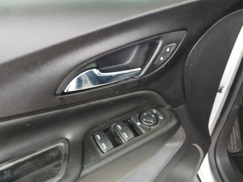 Used 2020 Chevrolet Equinox LT image 29
