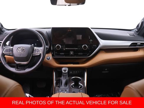 Used 2023 Toyota Highlander Platinum AWD/4WD image 5