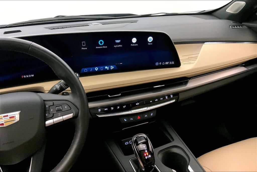 Used 2024 Cadillac XT4 Premium Luxury w/ Cold Weather Package FWD image 5