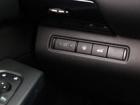 Certified 2025 Nissan Pathfinder SV FWD image 24