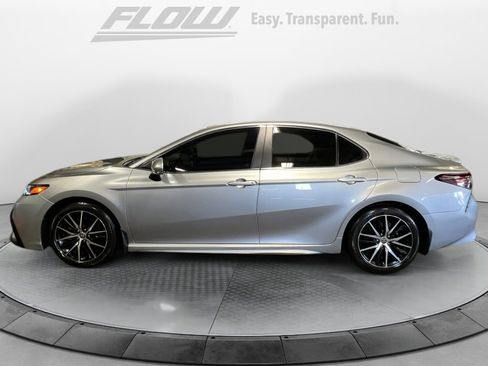 Used 2023 Toyota Camry SE w/ Cold Weather Package image 5