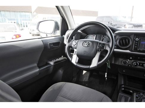 Used 2016 Toyota Tacoma SR5 image 12