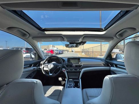 Used 2022 Honda Accord Touring image 3