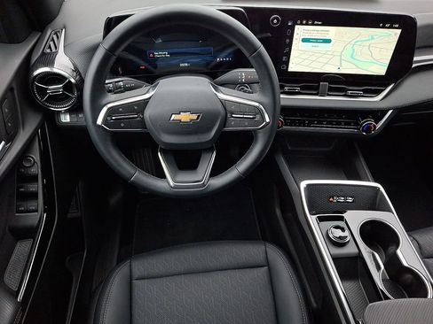 Used 2026 Chevrolet Equinox LT w/ Convenience Package II image 10