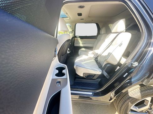 Used 2024 Hyundai Palisade Limited FWD image 24