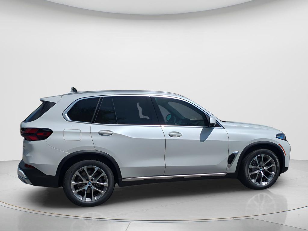 Certified 2026 BMW X5 xDrive40i w/ Climate Comfort Package AWD/4WD image 4