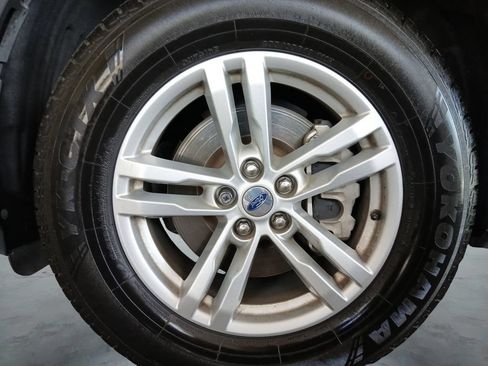 Used 2020 Ford Explorer XLT w/ Equipment Group 202A AWD/4WD image 14