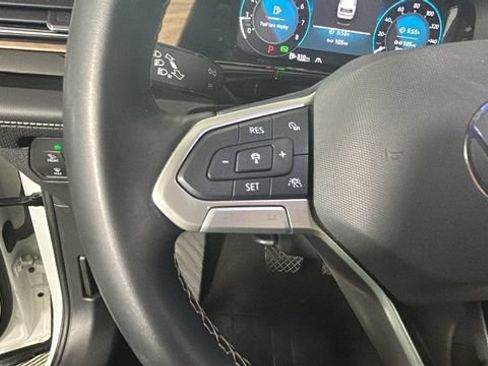 Used 2024 Volkswagen Atlas SE AWD/4WD image 15