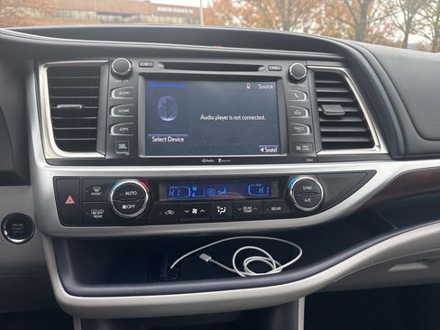 Used 2015 Toyota Highlander Limited Platinum image 10