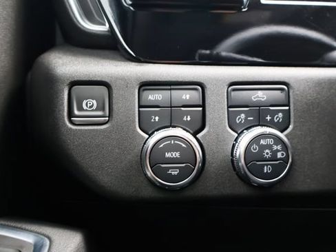 Used 2025 GMC Sierra 1500 Elevation w/ Preferred Package AWD/4WD image 16