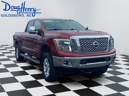 Used 2016 Nissan Titan SL image 7