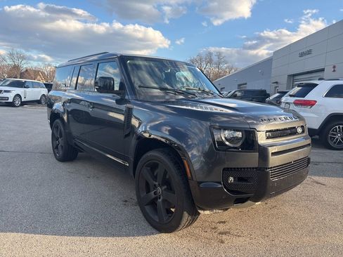 Used 2024 Land Rover Defender 130 X-Dynamic SE image 6